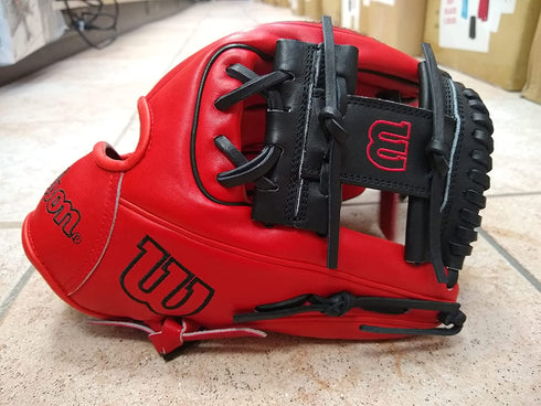 WILSON A2000 Baseball RHT Infield Glove Series - Exclusive Edition (11.5 Inches, Red/Black)