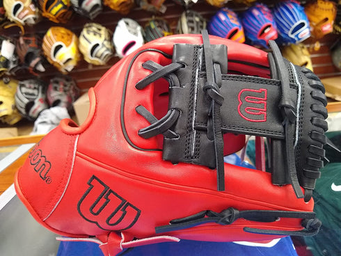 WILSON A2000 Baseball RHT Infield Glove Series - Exclusive Edition (11.5 Inches, Red/Black)